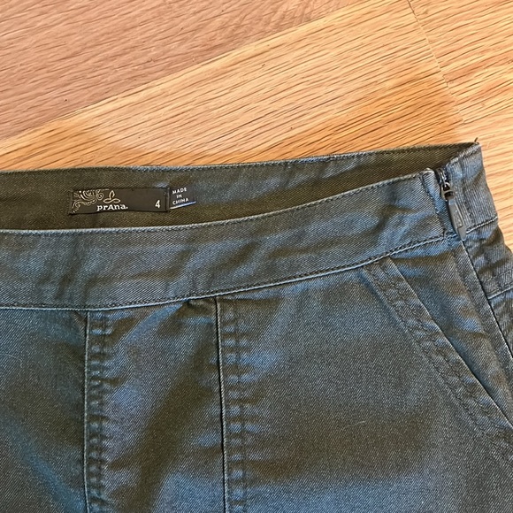 Prana skirt - Picture 3 of 3